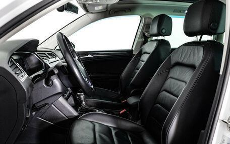 Volkswagen Tiguan II, 2018 год, 2 679 000 рублей, 19 фотография