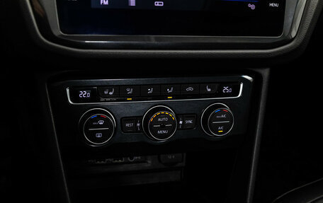 Volkswagen Tiguan II, 2018 год, 2 679 000 рублей, 15 фотография