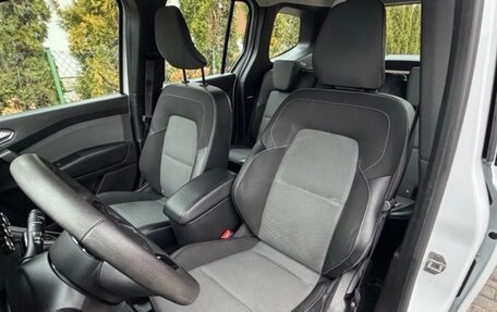 Renault Kangoo, 2022 год, 2 500 000 рублей, 10 фотография