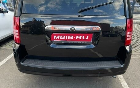 Chrysler Town & Country V рестайлинг, 2009 год, 1 700 000 рублей, 4 фотография