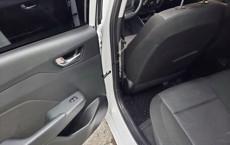 Hyundai Solaris II рестайлинг, 2021 год, 1 700 000 рублей, 13 фотография