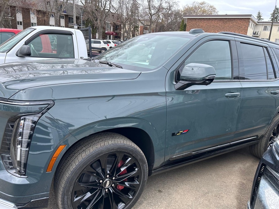 Cadillac Escalade V, 2025 год, 29 450 000 рублей, 3 фотография