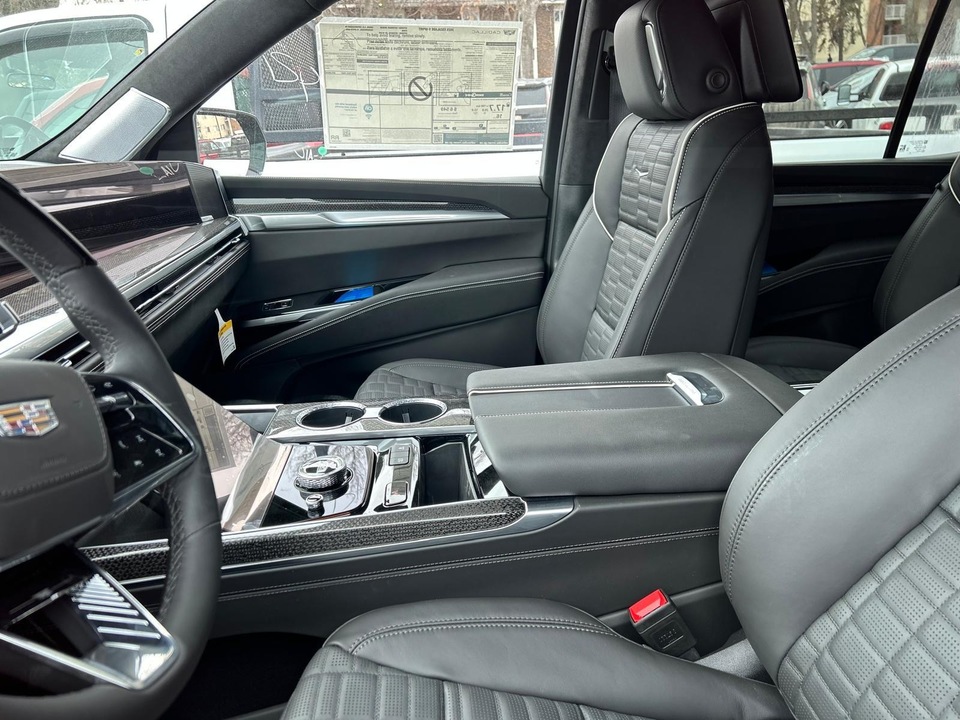 Cadillac Escalade V, 2025 год, 29 450 000 рублей, 5 фотография