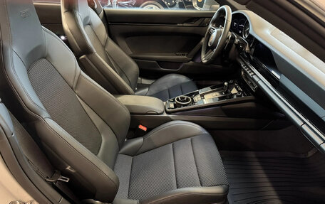 Porsche 911, 2024 год, 18 348 108 рублей, 19 фотография