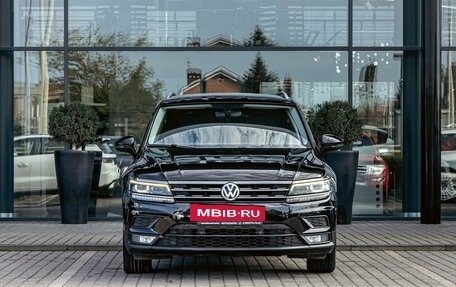 Volkswagen Tiguan II, 2020 год, 1 695 000 рублей, 2 фотография