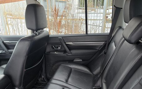 Mitsubishi Pajero IV, 2010 год, 1 980 000 рублей, 16 фотография