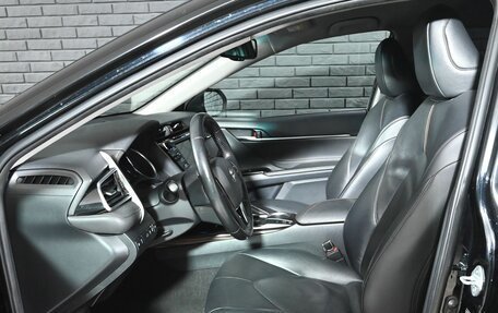 Toyota Camry, 2018 год, 2 820 000 рублей, 10 фотография