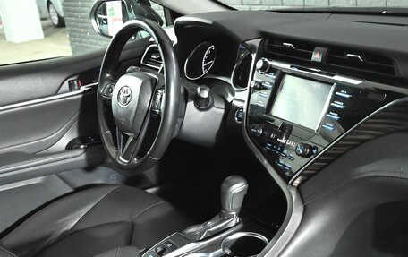 Toyota Camry, 2018 год, 2 820 000 рублей, 13 фотография