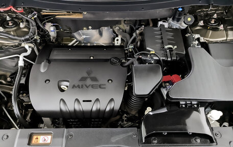 Mitsubishi Outlander III рестайлинг 3, 2018 год, 1 690 000 рублей, 9 фотография