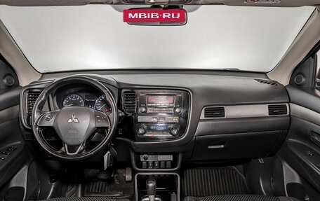 Mitsubishi Outlander III рестайлинг 3, 2018 год, 1 690 000 рублей, 14 фотография