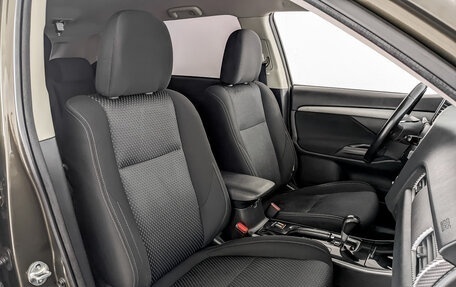 Mitsubishi Outlander III рестайлинг 3, 2018 год, 1 690 000 рублей, 23 фотография