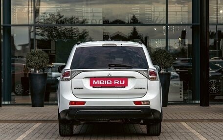 Mitsubishi Outlander III рестайлинг 3, 2014 год, 1 225 000 рублей, 5 фотография