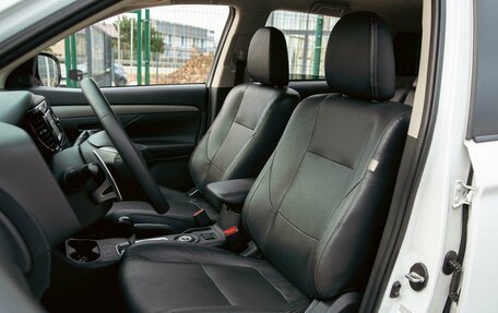 Mitsubishi Outlander III рестайлинг 3, 2014 год, 1 225 000 рублей, 11 фотография