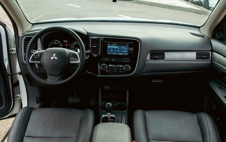 Mitsubishi Outlander III рестайлинг 3, 2014 год, 1 225 000 рублей, 15 фотография