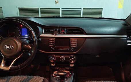 KIA Rio IV, 2018 год, 1 300 000 рублей, 10 фотография