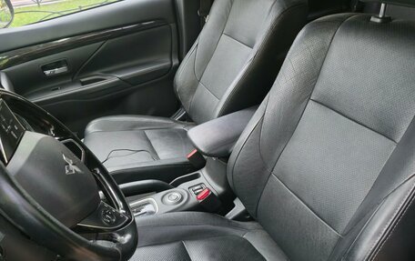 Mitsubishi Outlander III рестайлинг 3, 2015 год, 1 670 000 рублей, 8 фотография