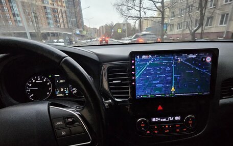 Mitsubishi Outlander III рестайлинг 3, 2015 год, 1 670 000 рублей, 7 фотография