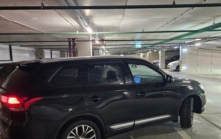 Mitsubishi Outlander III рестайлинг 3, 2015 год, 1 670 000 рублей, 4 фотография