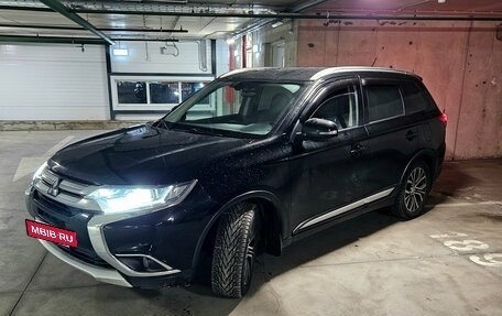 Mitsubishi Outlander III рестайлинг 3, 2015 год, 1 670 000 рублей, 6 фотография