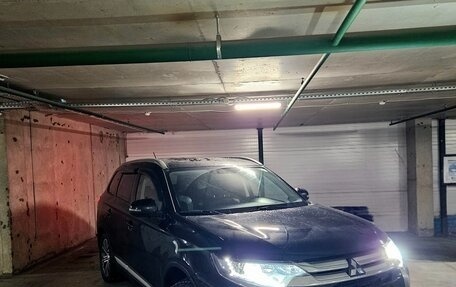 Mitsubishi Outlander III рестайлинг 3, 2015 год, 1 670 000 рублей, 3 фотография