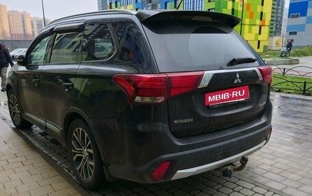 Mitsubishi Outlander III рестайлинг 3, 2015 год, 1 670 000 рублей, 2 фотография