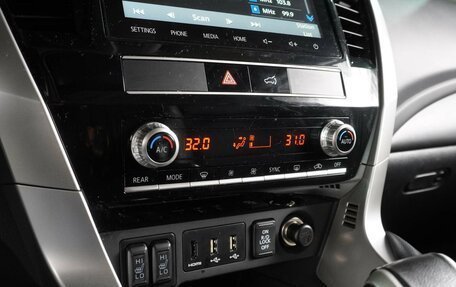 Mitsubishi Montero Sport, 2022 год, 3 900 000 рублей, 15 фотография