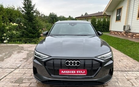 Audi e-tron I, 2021 год, 5 300 000 рублей, 1 фотография