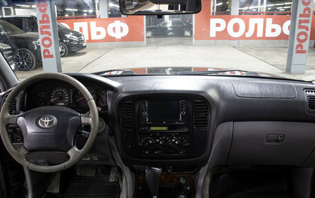 Toyota Land Cruiser 100 рестайлинг 2, 2002 год, 1 449 000 рублей, 13 фотография