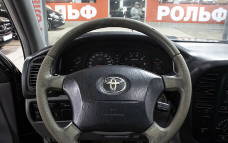 Toyota Land Cruiser 100 рестайлинг 2, 2002 год, 1 449 000 рублей, 16 фотография