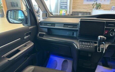 Honda Stepwgn IV, 2016 год, 1 889 000 рублей, 14 фотография