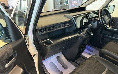 Honda Stepwgn IV, 2016 год, 1 889 000 рублей, 12 фотография