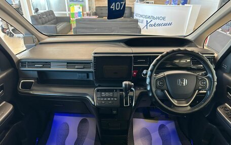 Honda Stepwgn IV, 2016 год, 1 889 000 рублей, 16 фотография