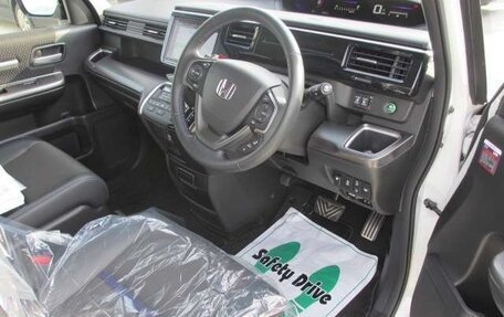 Honda Stepwgn IV, 2021 год, 2 110 000 рублей, 16 фотография