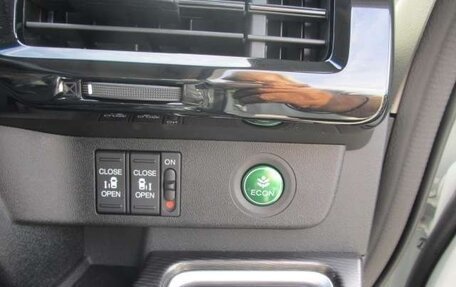 Honda Stepwgn IV, 2021 год, 2 110 000 рублей, 26 фотография