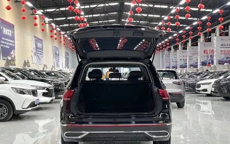 Volkswagen Tiguan II, 2024 год, 3 692 000 рублей, 17 фотография