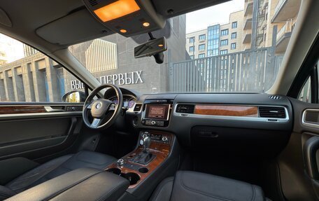 Volkswagen Touareg III, 2011 год, 2 200 000 рублей, 21 фотография