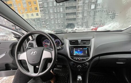 Hyundai Solaris II рестайлинг, 2013 год, 780 000 рублей, 16 фотография