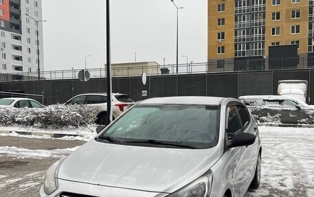 Hyundai Solaris II рестайлинг, 2013 год, 780 000 рублей, 23 фотография