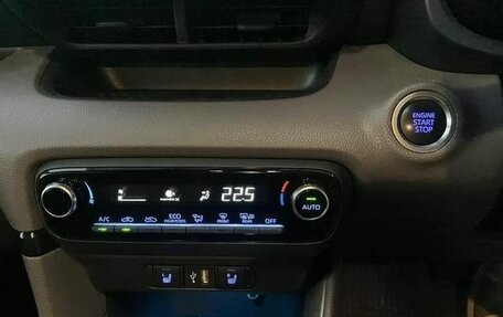 Toyota Yaris XP150 рестайлинг, 2022 год, 1 362 000 рублей, 21 фотография