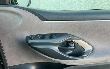 Toyota Yaris XP150 рестайлинг, 2022 год, 1 362 000 рублей, 32 фотография