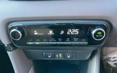 Toyota Yaris XP150 рестайлинг, 2022 год, 1 362 000 рублей, 33 фотография