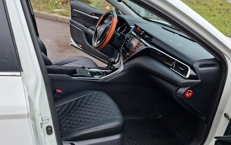 Toyota Camry, 2018 год, 1 800 000 рублей, 5 фотография