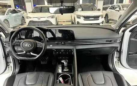 Hyundai Elantra, 2022 год, 1 700 000 рублей, 10 фотография