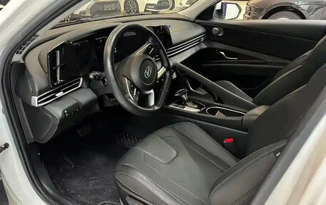 Hyundai Elantra, 2022 год, 1 700 000 рублей, 8 фотография