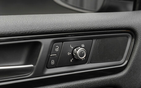 Volkswagen Touareg III, 2011 год, 2 130 000 рублей, 18 фотография