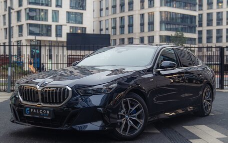 BMW 5 серия, 2023 год, 6 574 000 рублей, 2 фотография