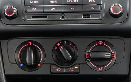 Volkswagen Polo VI (EU Market), 2012 год, 698 000 рублей, 18 фотография