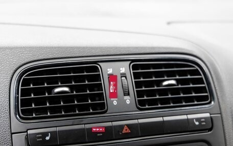 Volkswagen Polo VI (EU Market), 2012 год, 698 000 рублей, 23 фотография