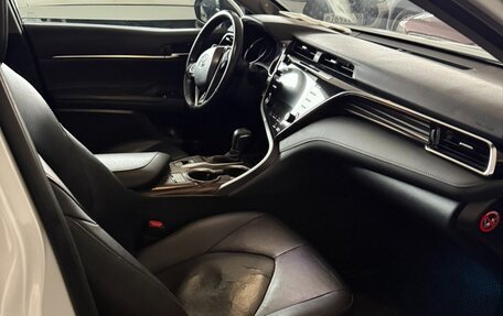 Toyota Camry, 2020 год, 2 700 000 рублей, 6 фотография