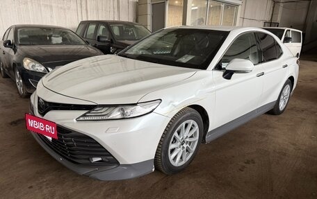 Toyota Camry, 2020 год, 2 700 000 рублей, 2 фотография